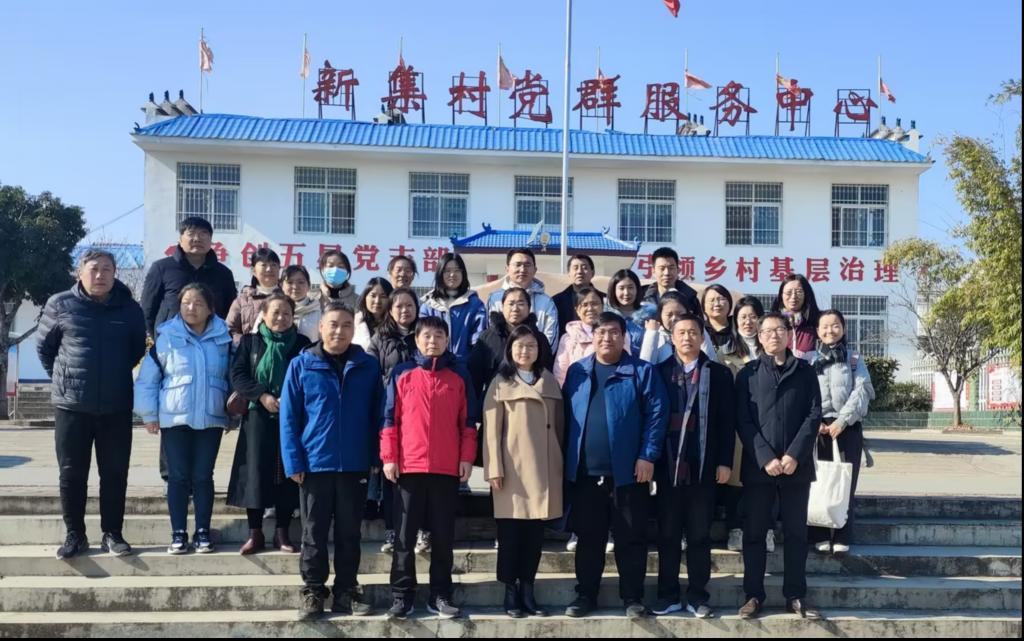 十八禁不卡国产在线播放数学与信息科学学院党总支、中原彼得堡航空学院党总支、民革十八禁不卡国产在线播放委员会一行到新集村开展定点帮扶