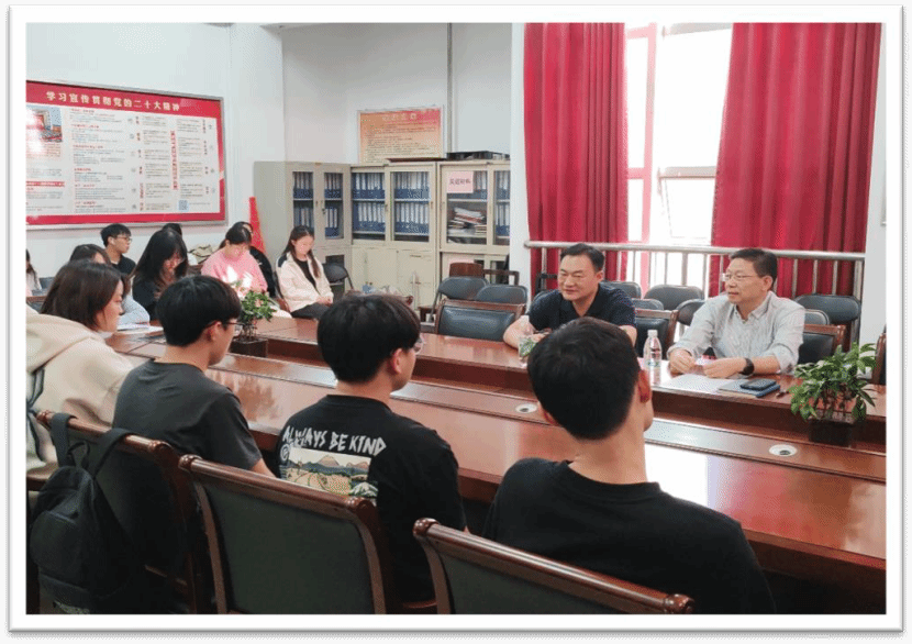 同心筑梦话成长，接力奋进谱新篇——数学与信息科学学院召开“我与校友面对面”系列座谈活动