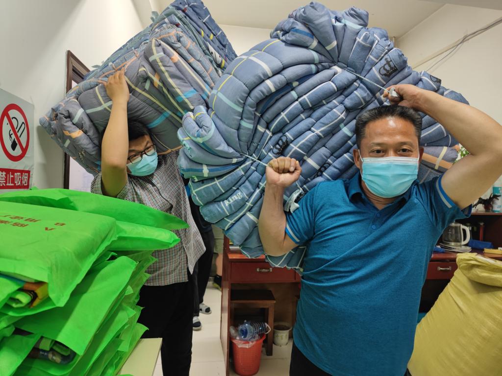 在一起、抗疫情：他们拼搏的身影很美！
