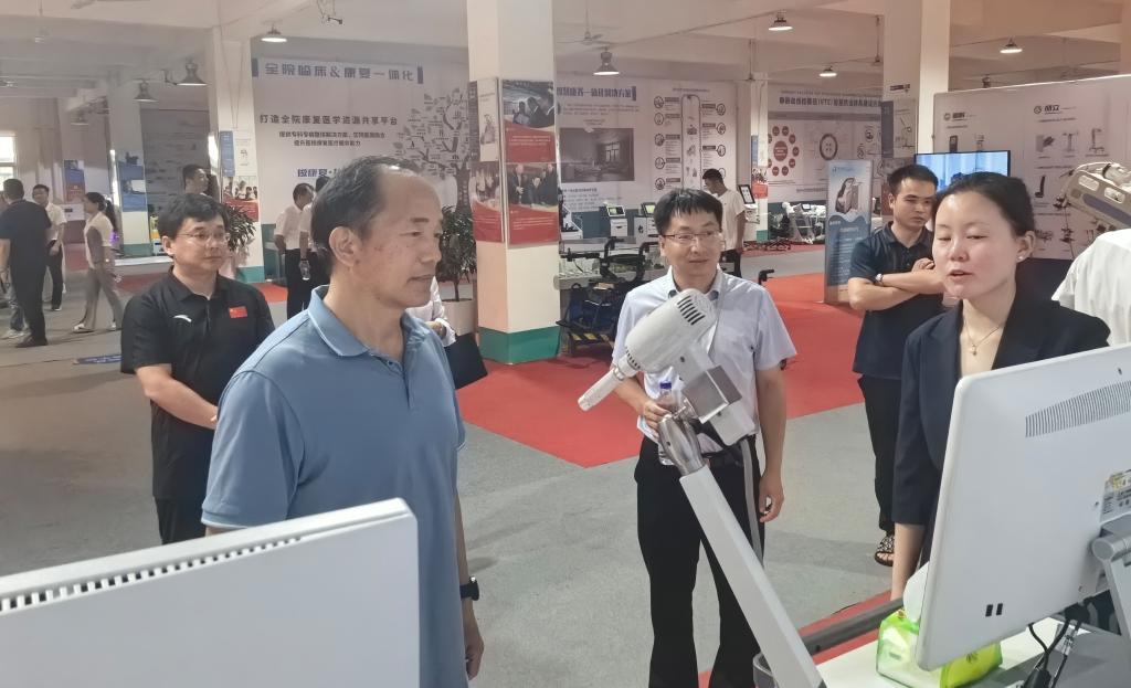 贾少鑫一行赴翔宇医疗总部调研