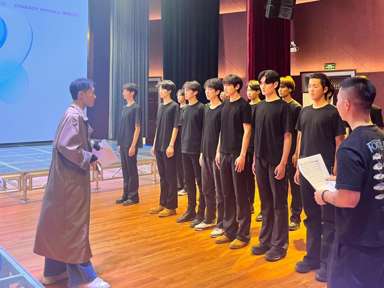 智能服饰与服装学院成功举办模特经纪公司联合面试