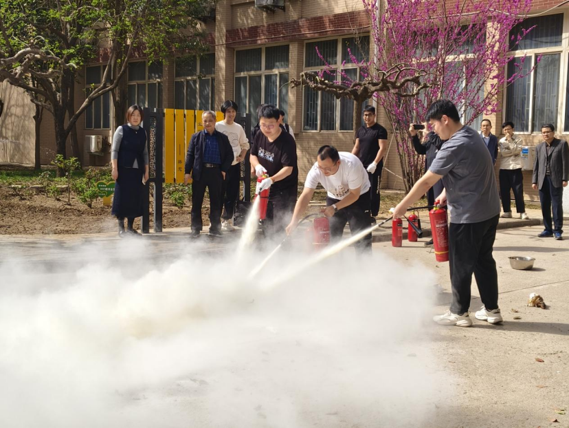 智能机电工程学院（工业设计学院）成功举办实验室安全培训与消防演练活动