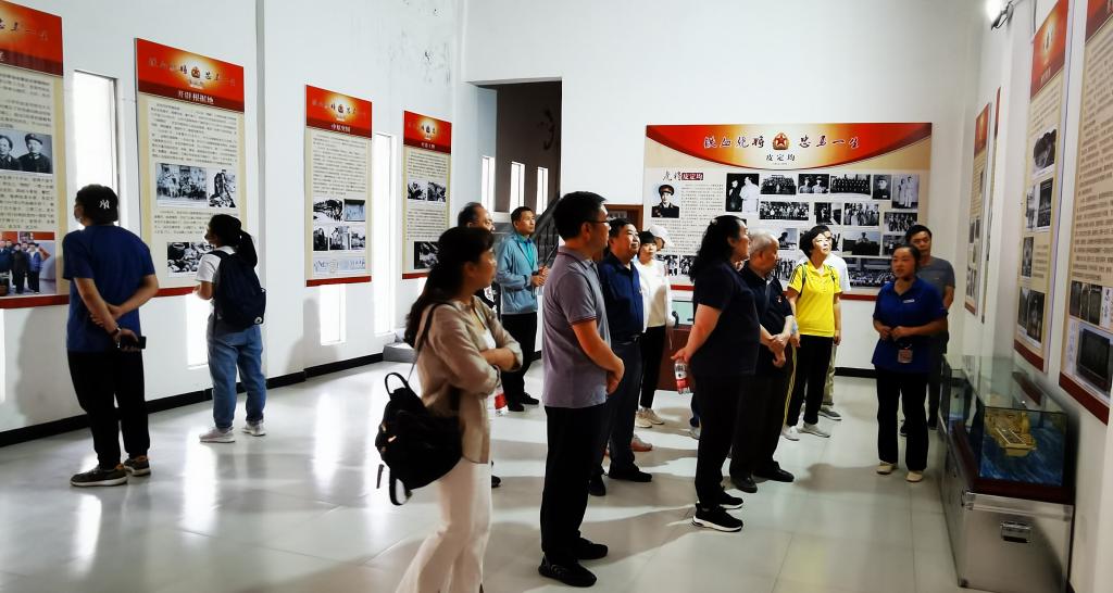 赓续红色血脉  凝聚银发力量——离退休处党委组织开展主题党日活动