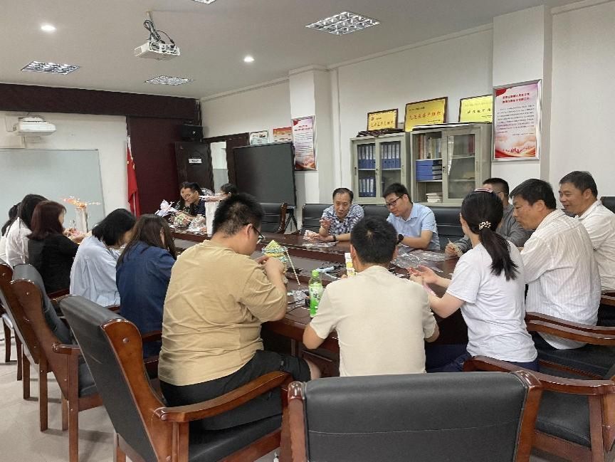 信息通信工程学院举办“喜迎教师节，彩灯庆中秋”活动