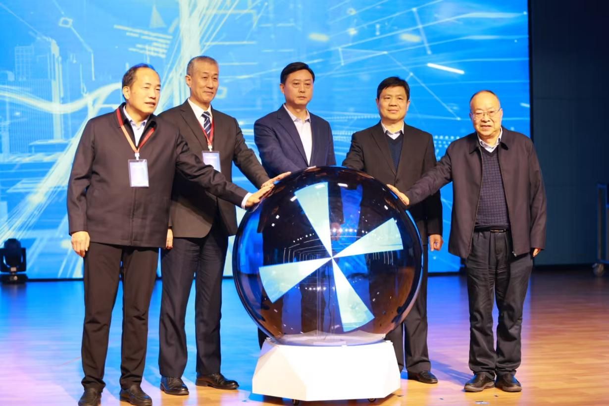 我校与珠海翔翼航空技术有限公司、河南工业贸易职业学院牵头成立全国低空经济安全发展行业产教融合共同体