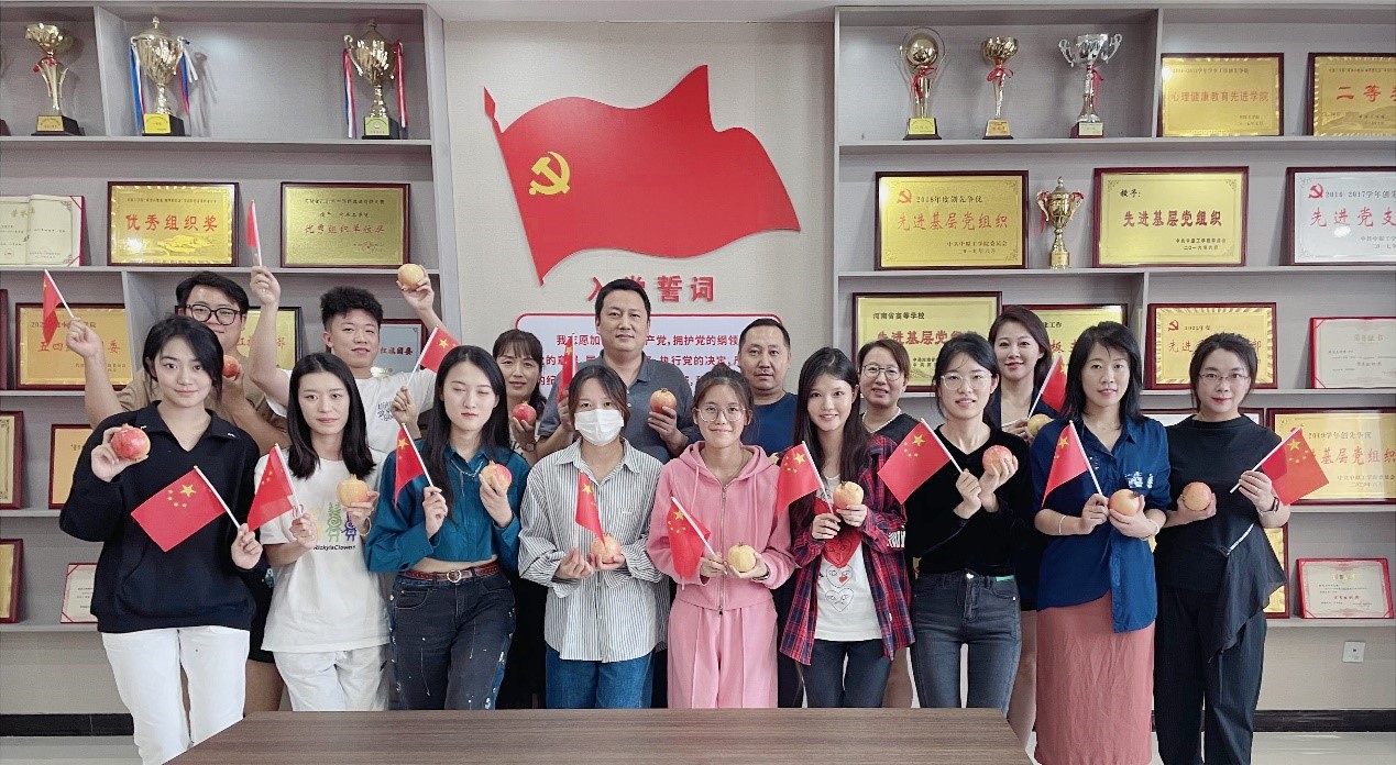 新闻与传播学院召开“迎中秋，庆国庆，铸牢中华民族共同体意识”师生代表座谈会