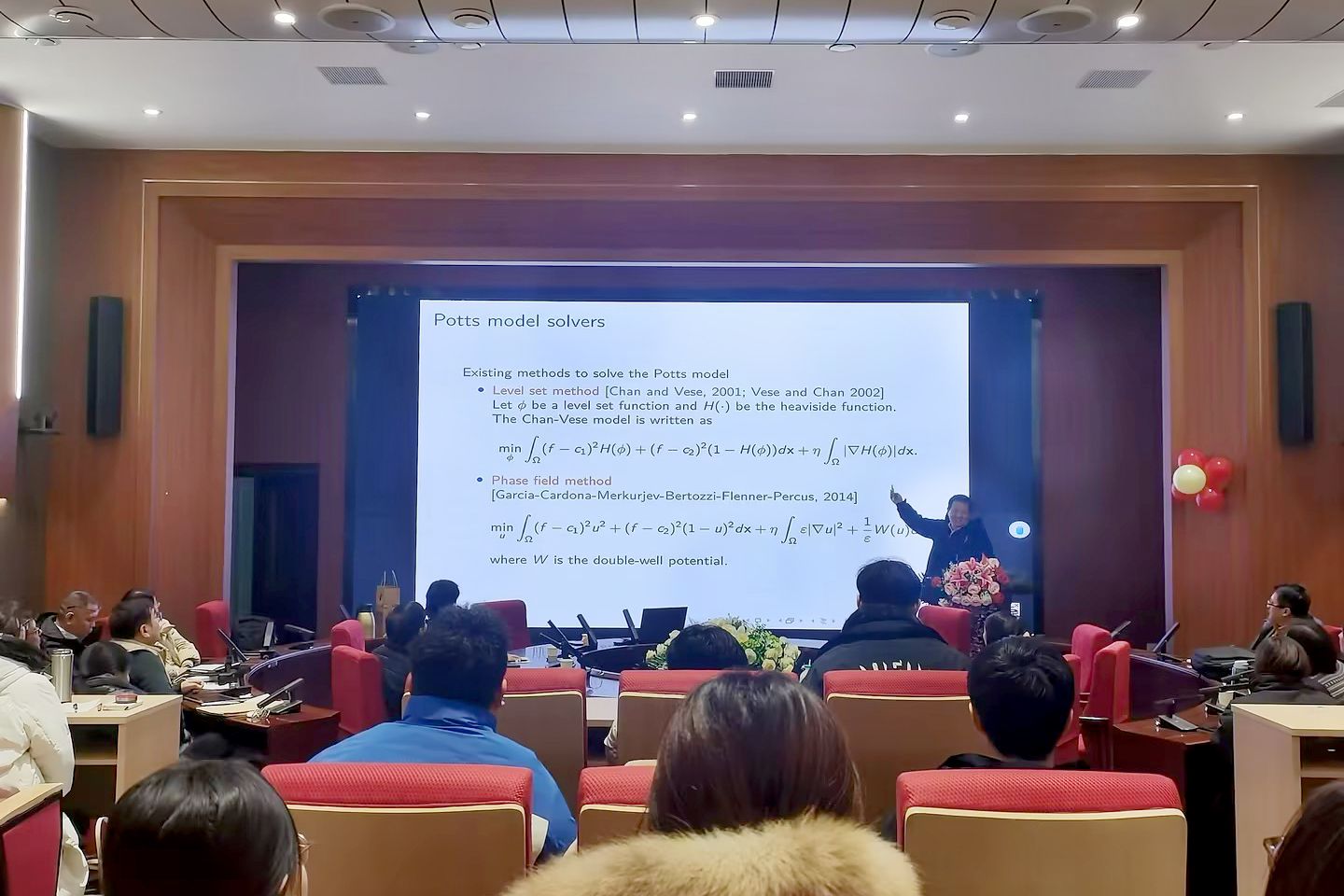 我校举办研究生创新教育讲座
