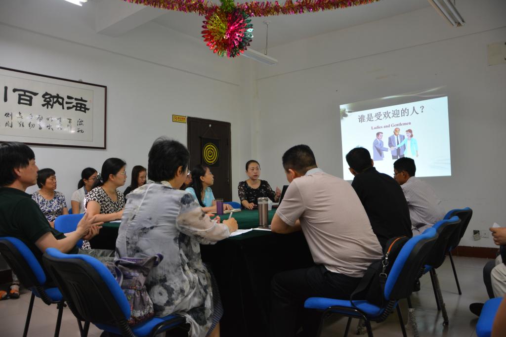 马克思主义学院举办教师礼仪讲座
