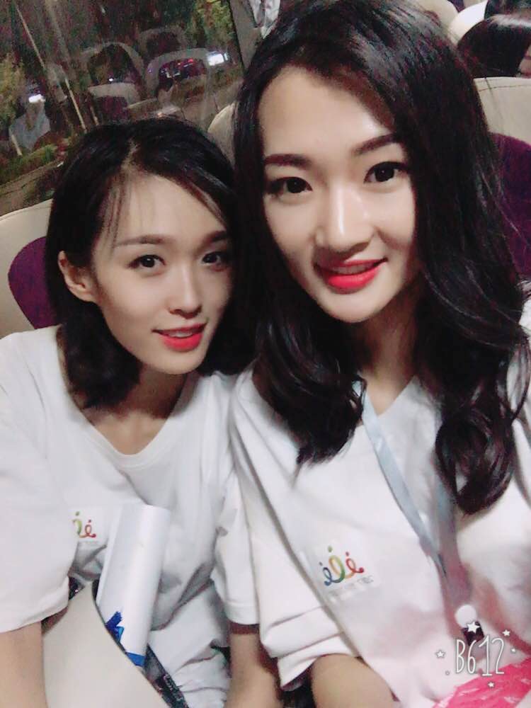 王佳荣和王欣彤在生活中合影