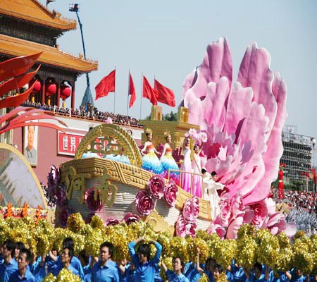 天安门广场 我校“牡丹仙子”引人注目