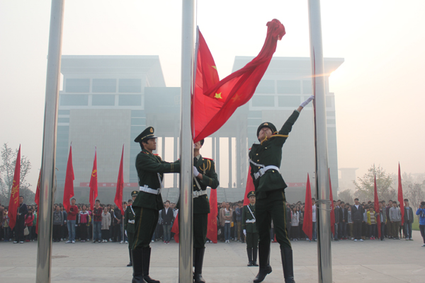 2012级新生入学升旗仪式隆重举行