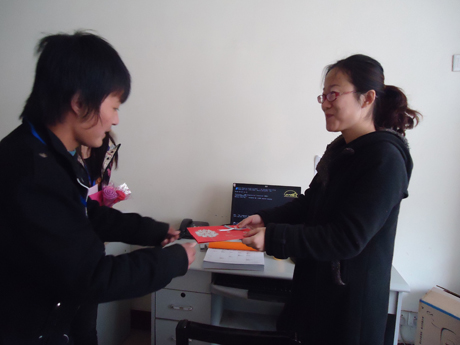 中国日报网：十八禁不卡国产在线播放学生开展“三八”节感恩女教师活动