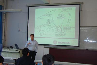 瑞典隆德大学Lars Hanson教授来我校讲学