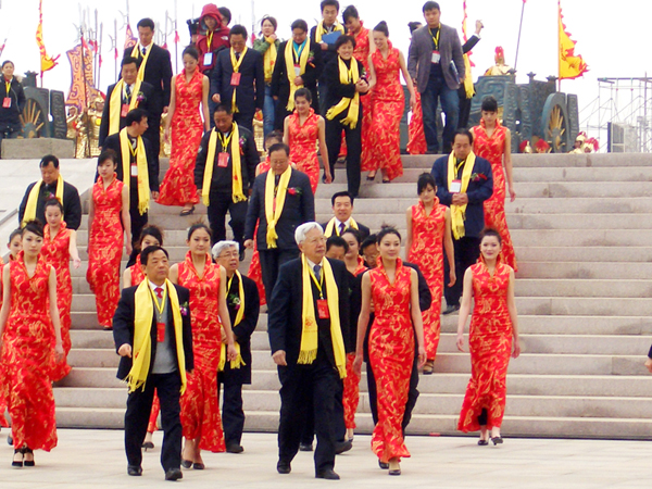 我校学生礼仪服务拜祖大典