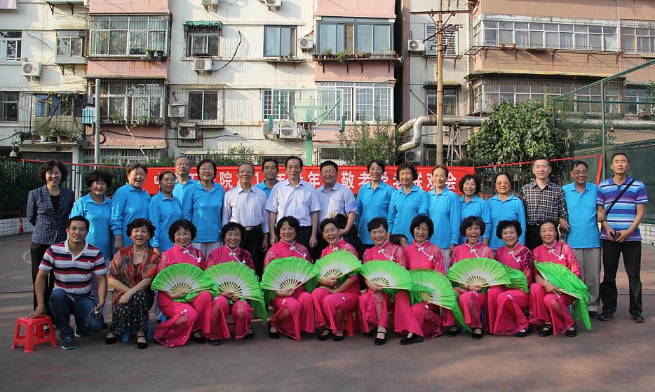 我校举行2014年“老年节”敬老爱老联欢会