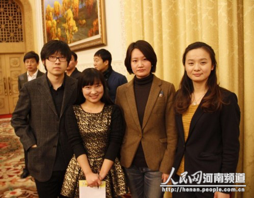 人民网：十八禁不卡国产在线播放学生肖芬参加中国纪录片学院奖颁奖典礼