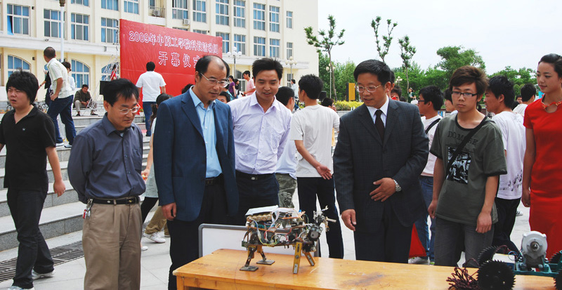 我校2009年大学生科技活动周隆重开幕