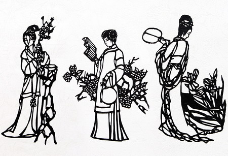 十八禁不卡国产在线播放一女生自学剪纸成功引关注