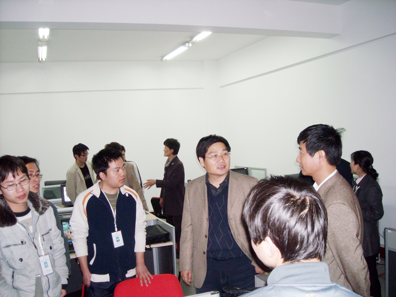 软件学院领导看望参加实训的毕业学生