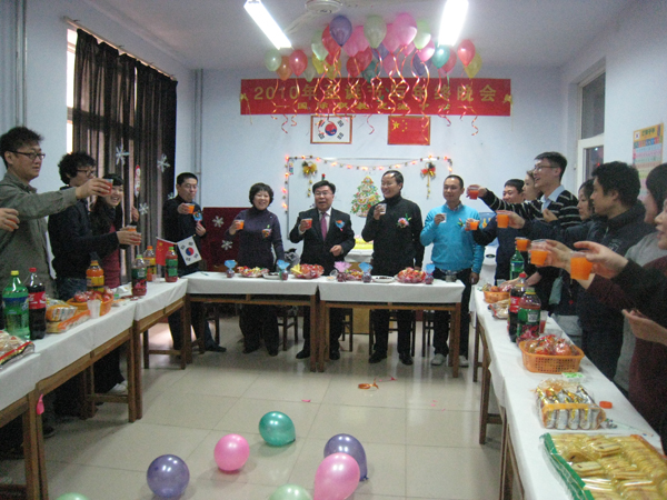 唱中国歌 体验中国新年文化-韩国留学生举办新年茶话会