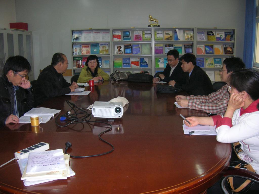 电信学院召开高层次人才调研座谈会