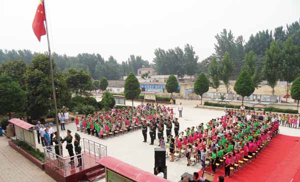 我校赴中牟县土山店希望小学开展慰问帮扶活动