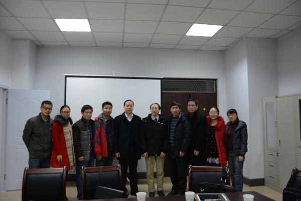 中国知识产权法学研究会副会长冯晓青教授与我校知识产权研究中心教师座谈