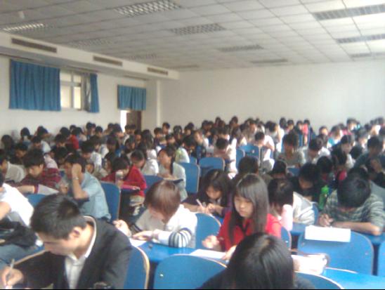 我校在学生党员中开展“大学生党建工作”问卷调查