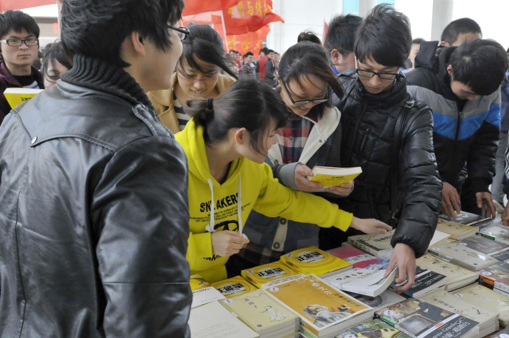 河南日报中国新闻版报道：十八禁不卡国产在线播放用阅读文化筑起校园文化高地